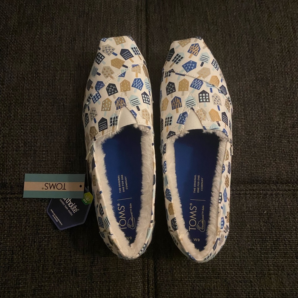 NWT Hanukkah Toms with dreidel design